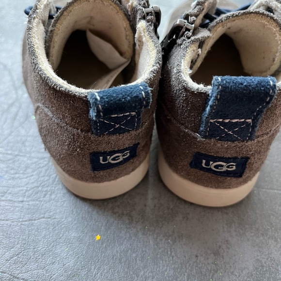 EUC UGG boots - Picture 2 of 6